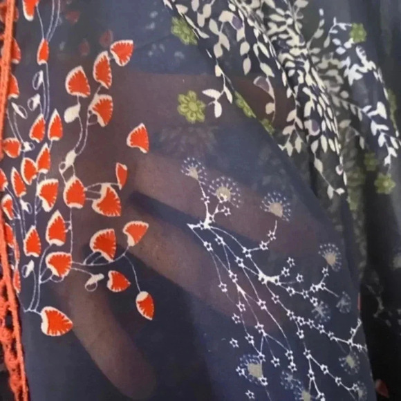 La Bellum Hillary Scott Sheer Floral Boho Blouse - Picture 4 of 7